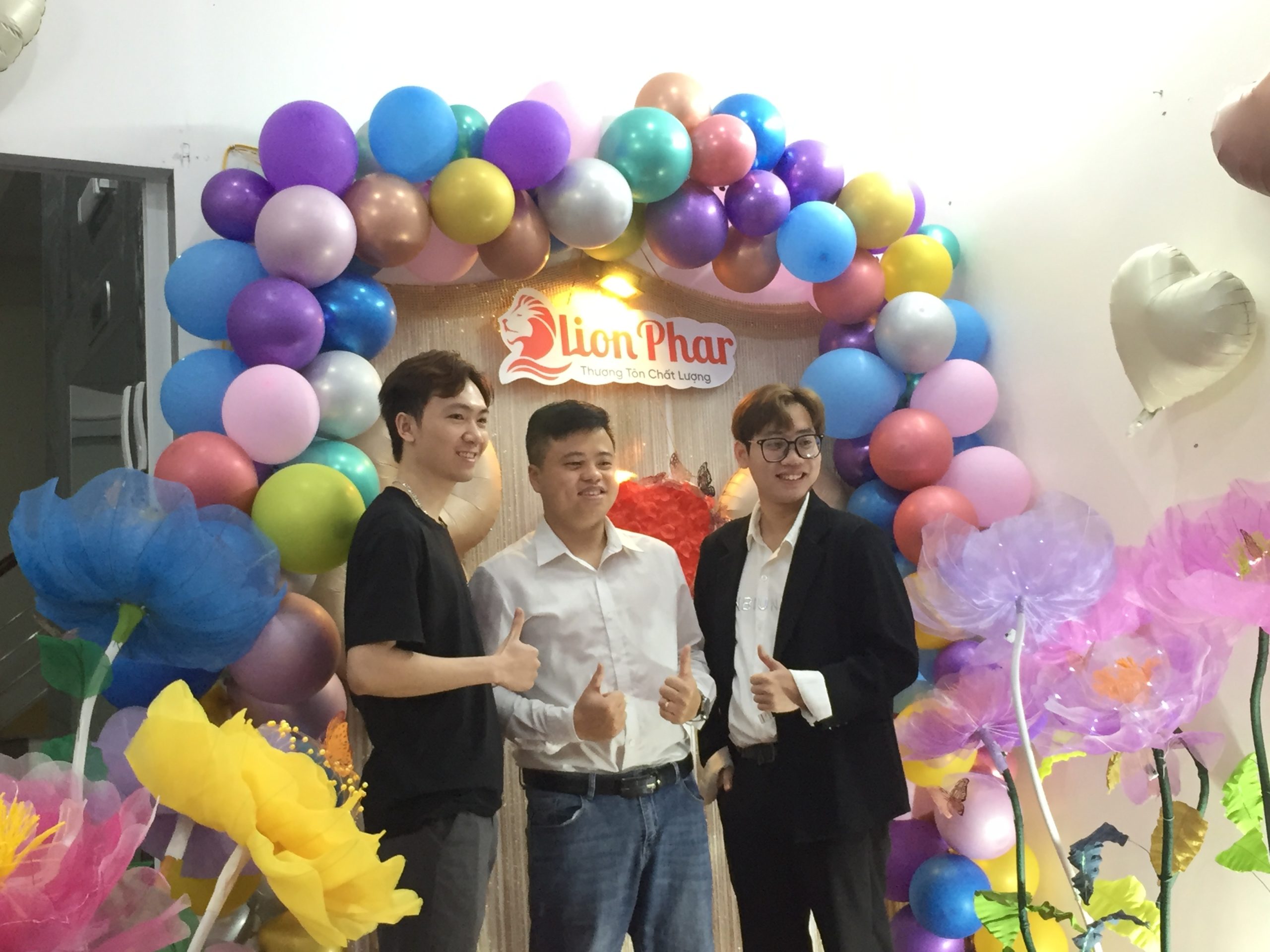 Ba chàng lính ngự lâm siêu đẹp trai của công ty