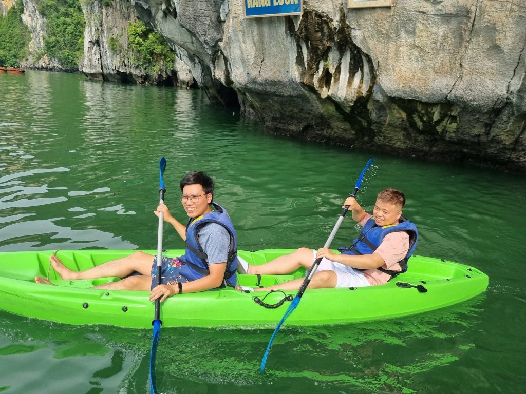 Hoạt động trải nghiệm chèo thuyền Kayak Hoạt động trải nghiệm chèo thuyền Kayak