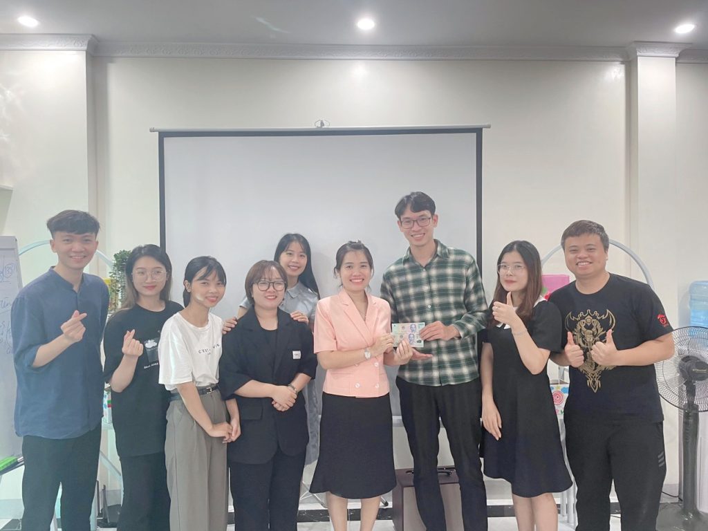Đội Đỏ nhận phần thưởng Đội Đỏ nhận phần thưởng