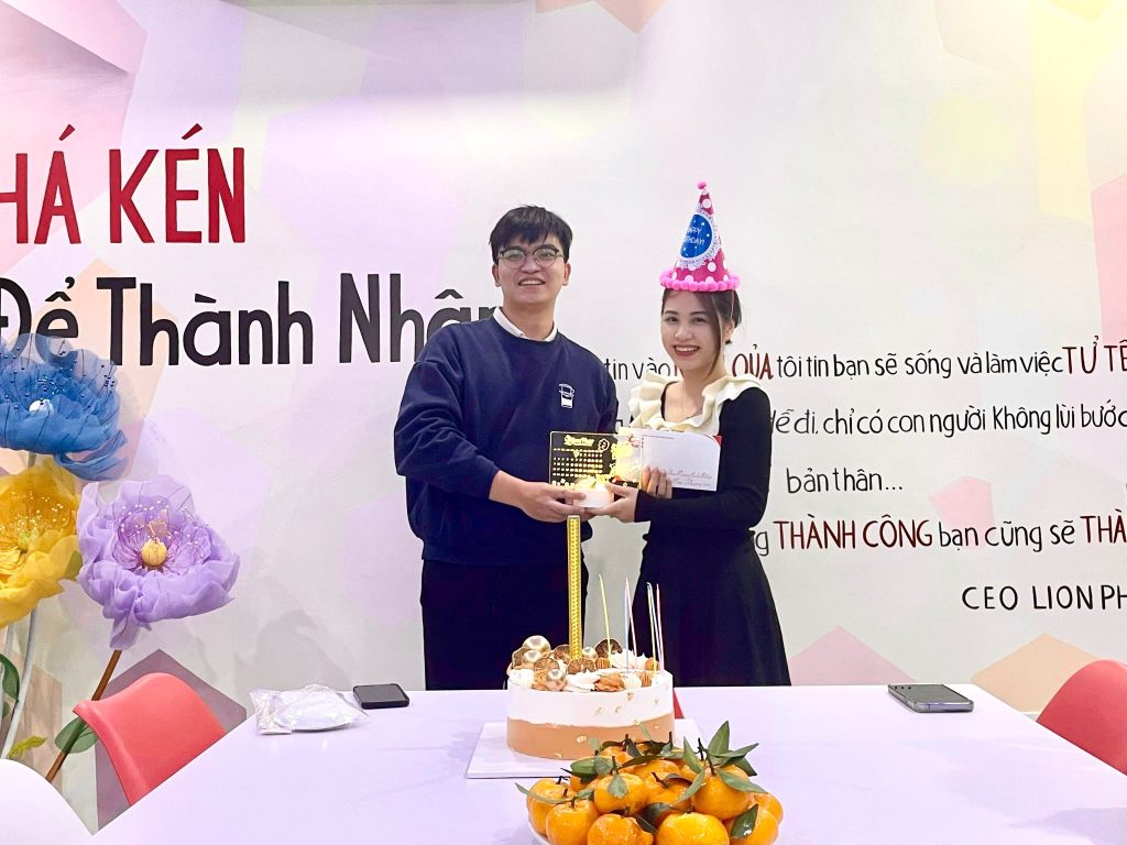 LionPhar chúc mừng sinh nhật chị Mai Phương với món quà nhỏ LionPhar chúc mừng sinh nhật chị Mai Phương với món quà nhỏ