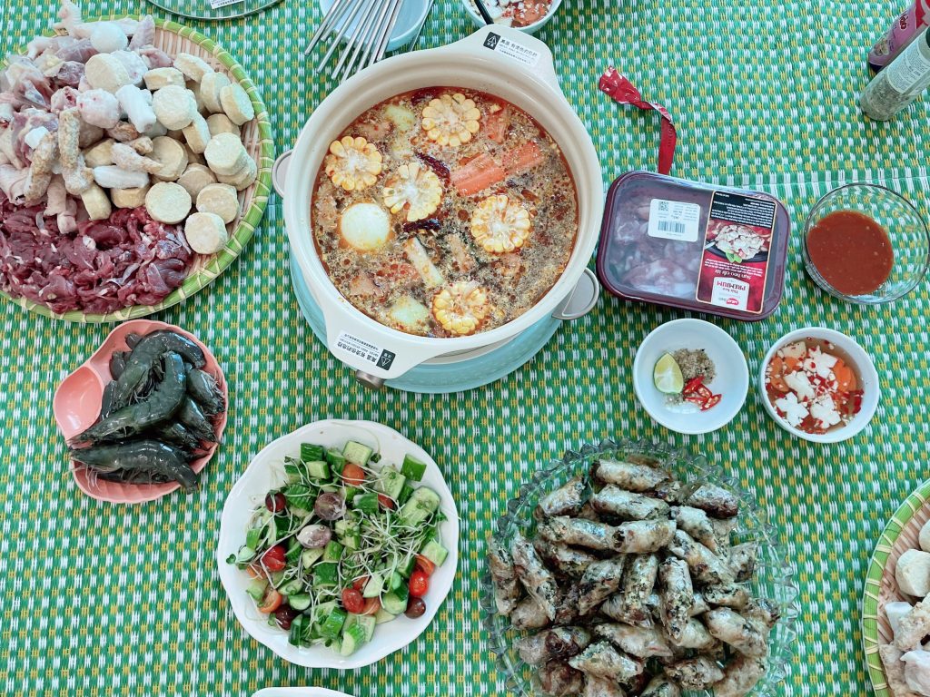 Nồi lẩu do chính tay các thành viên LionPhar chuẩn bị Nồi lẩu do chính tay các thành viên LionPhar chuẩn bị