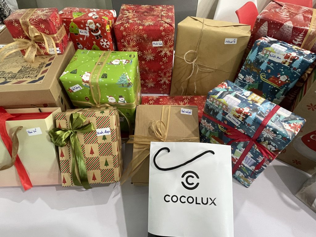 Rất nhiều quà tặng được gói xinh xắn Rất nhiều quà tặng được gói xinh xắn