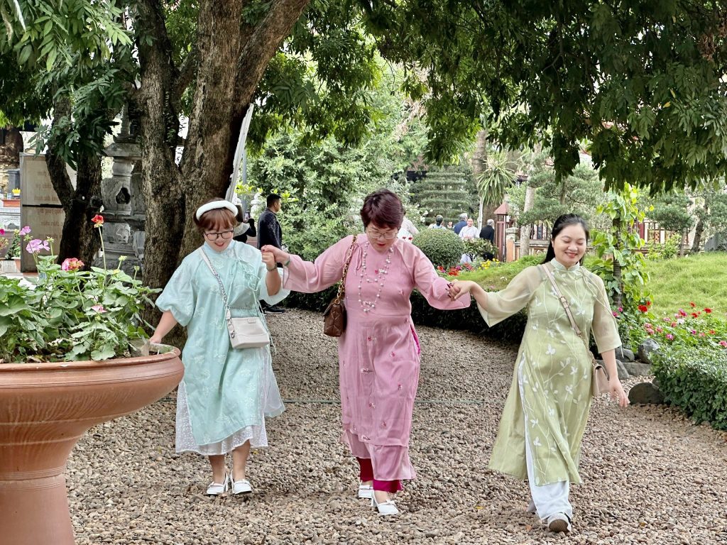 Nhân viên Công ty chụp ảnh kỷ niệm Nhân viên Công ty chụp ảnh kỷ niệm